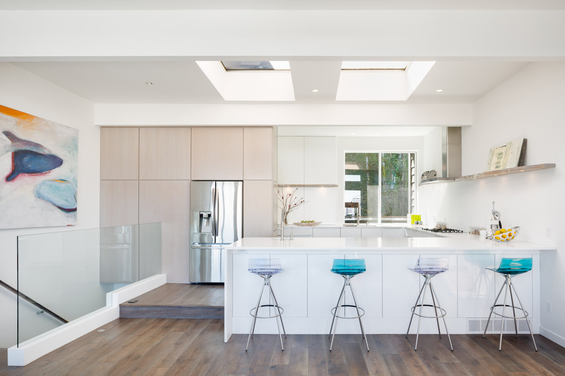 Satisfied Portland homeowners with their newly completed tile installation project